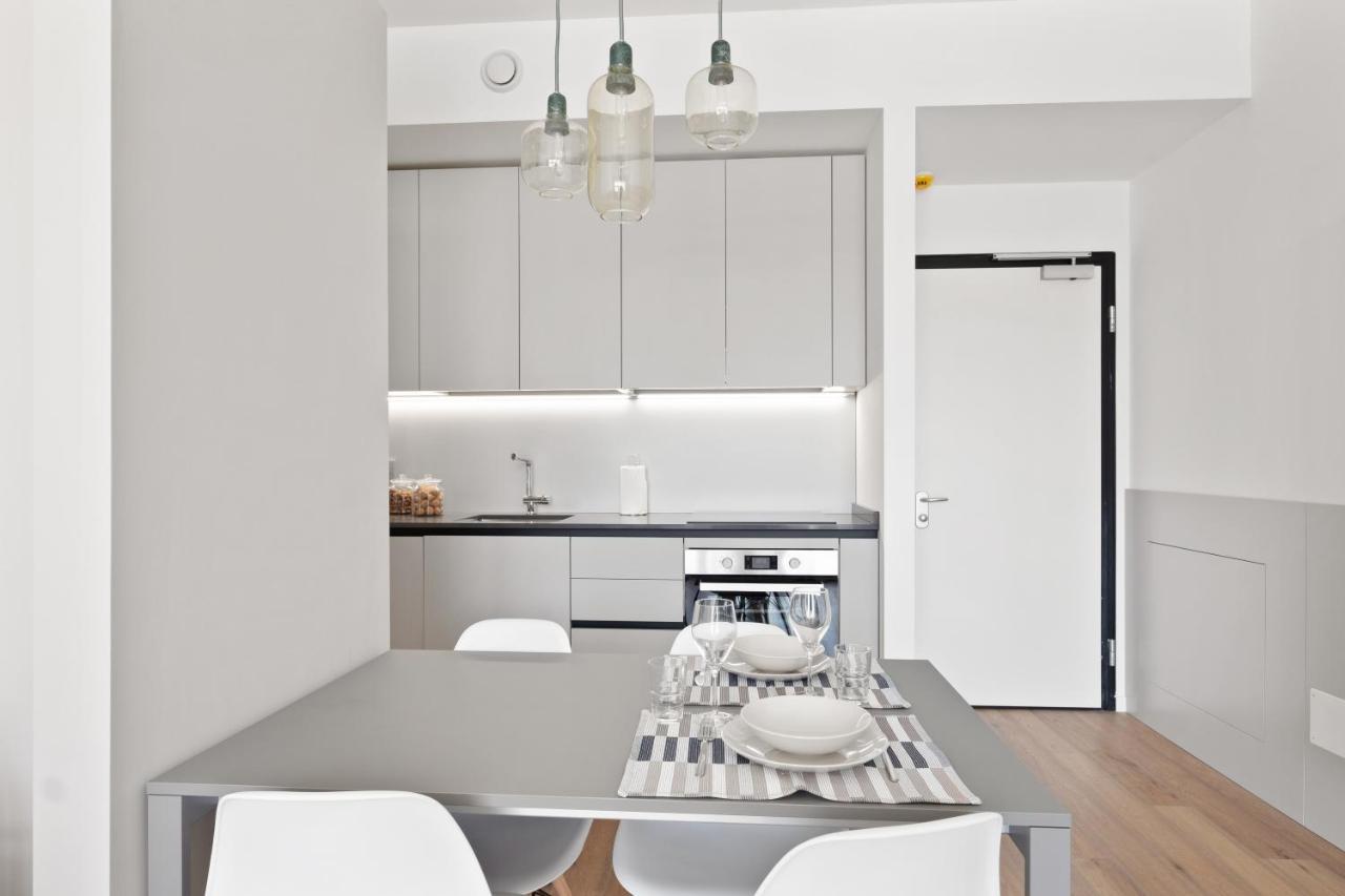 Altido Spacious Apt For 4 With Balcony In Porta Romana Milan Luaran gambar